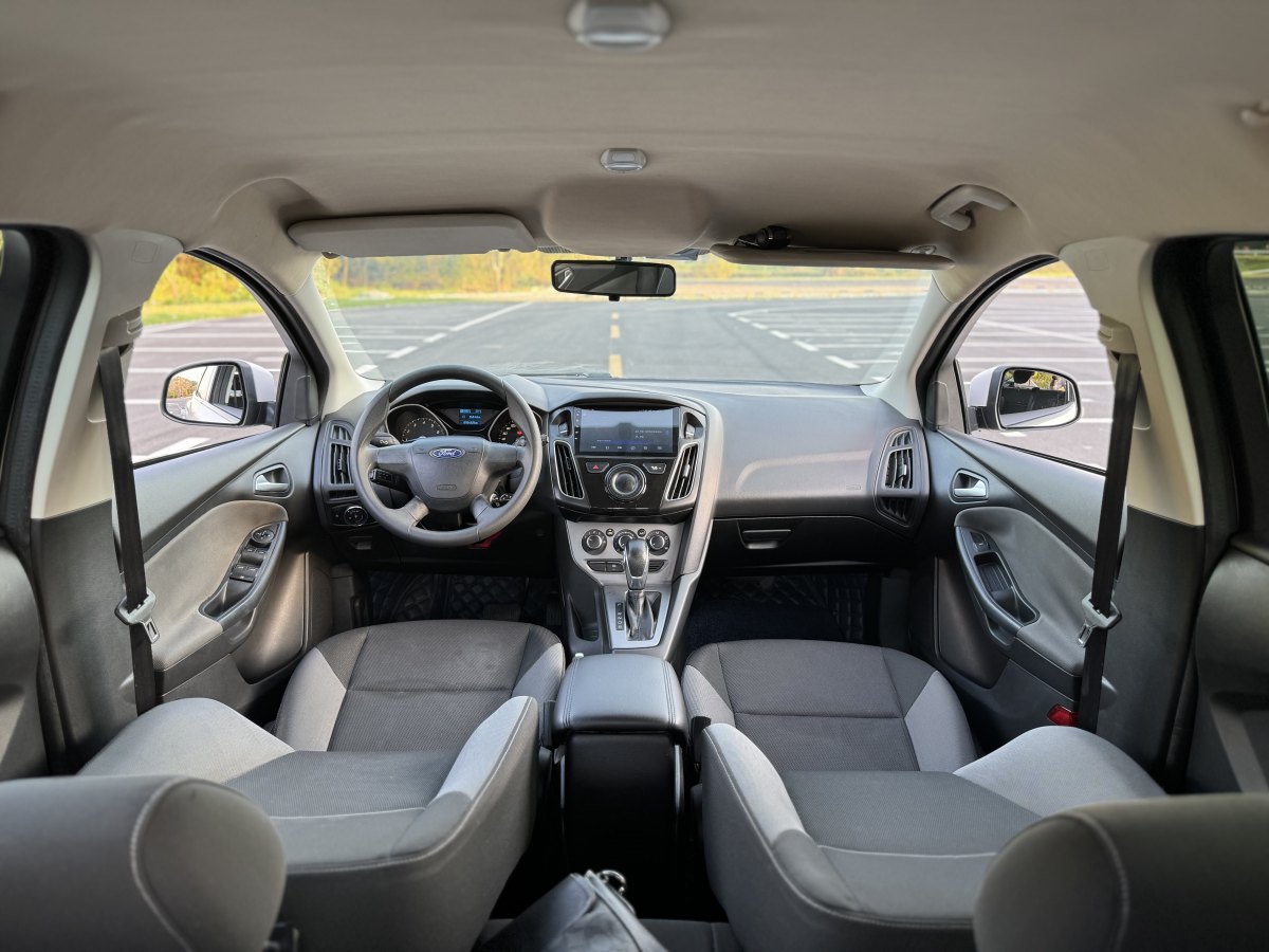 2013年8月福特 福克斯  2012款 三厢 1.6L 自动舒适型