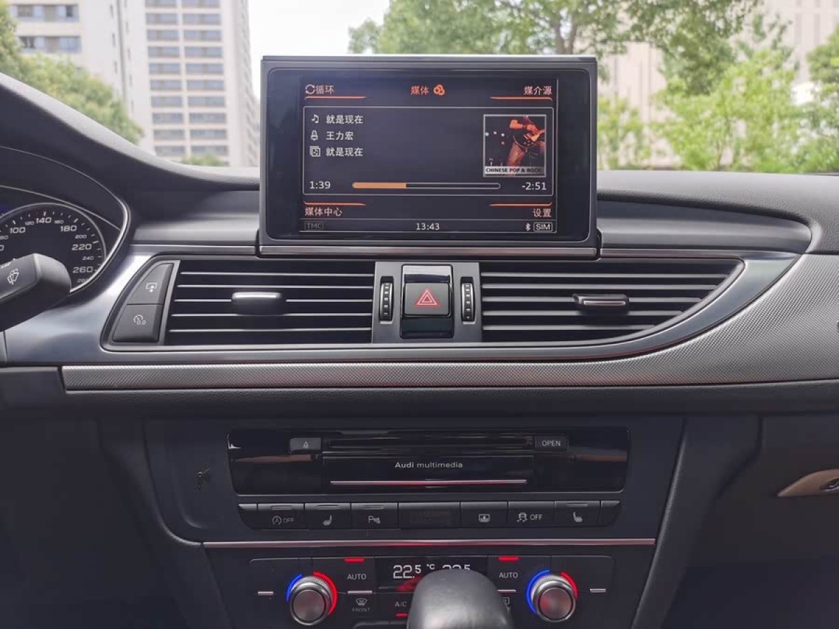 奧迪 奧迪Q3  2018款 30周年年型 35 TFSI 運(yùn)動型圖片