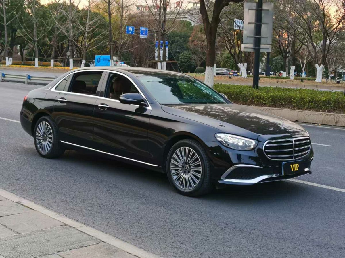 奔馳 奔馳E級  2023款 E 300 L 運(yùn)動尊貴型圖片