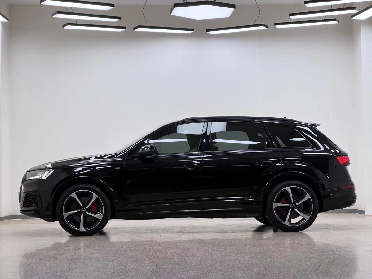 奧迪 奧迪Q7  2023款 55 TFSI quattro S line冰雪運(yùn)動版圖片