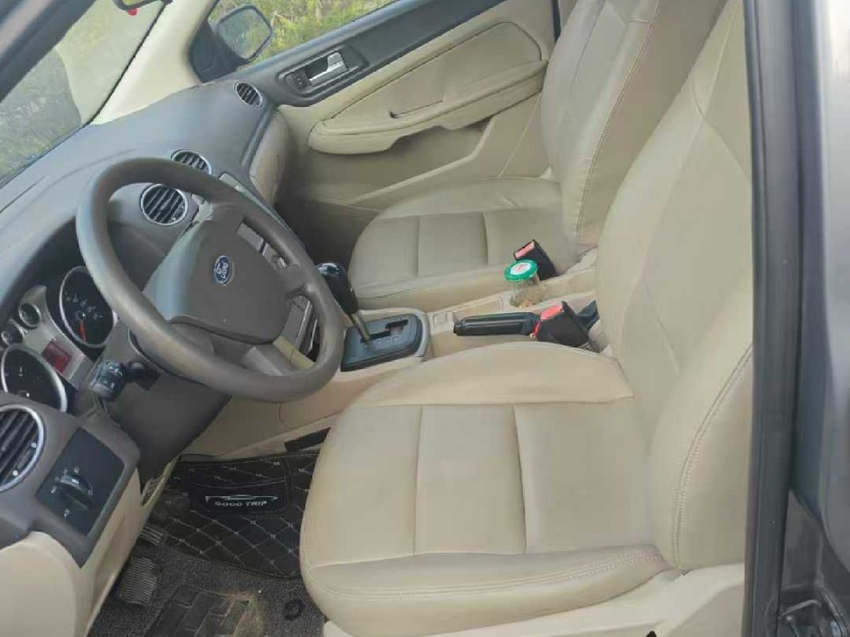 福特 ?？怂? 2013款 三廂經(jīng)典 1.8L 自動基本型圖片