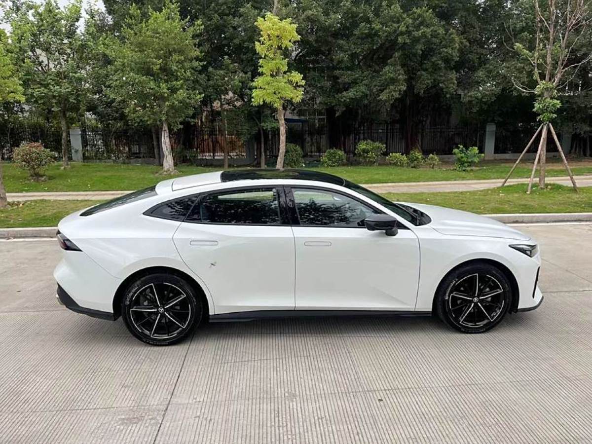 長(zhǎng)安 長(zhǎng)安UNI-V  2022款 1.5T 尊貴型圖片