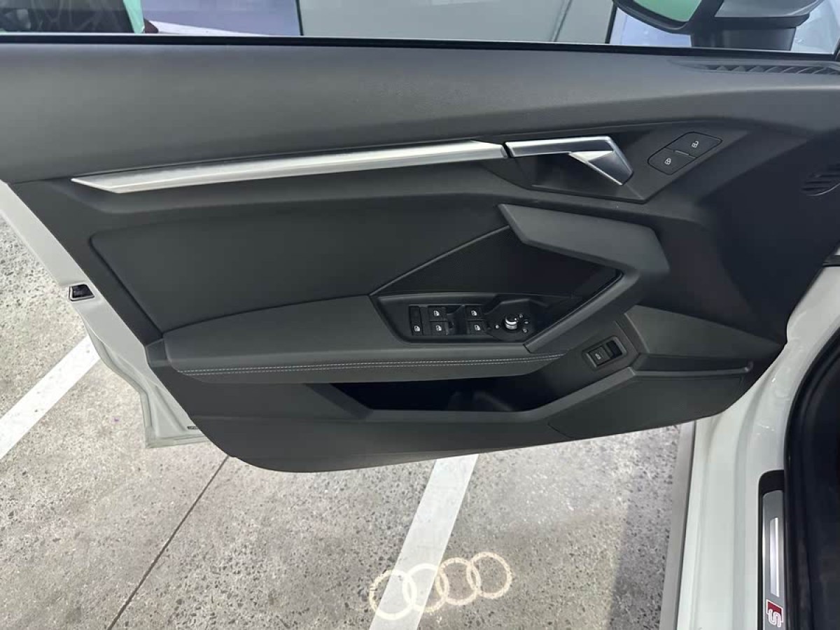 奧迪 奧迪A3  2022款 A3L Limousine 35 TFSI 時(shí)尚運(yùn)動(dòng)型圖片