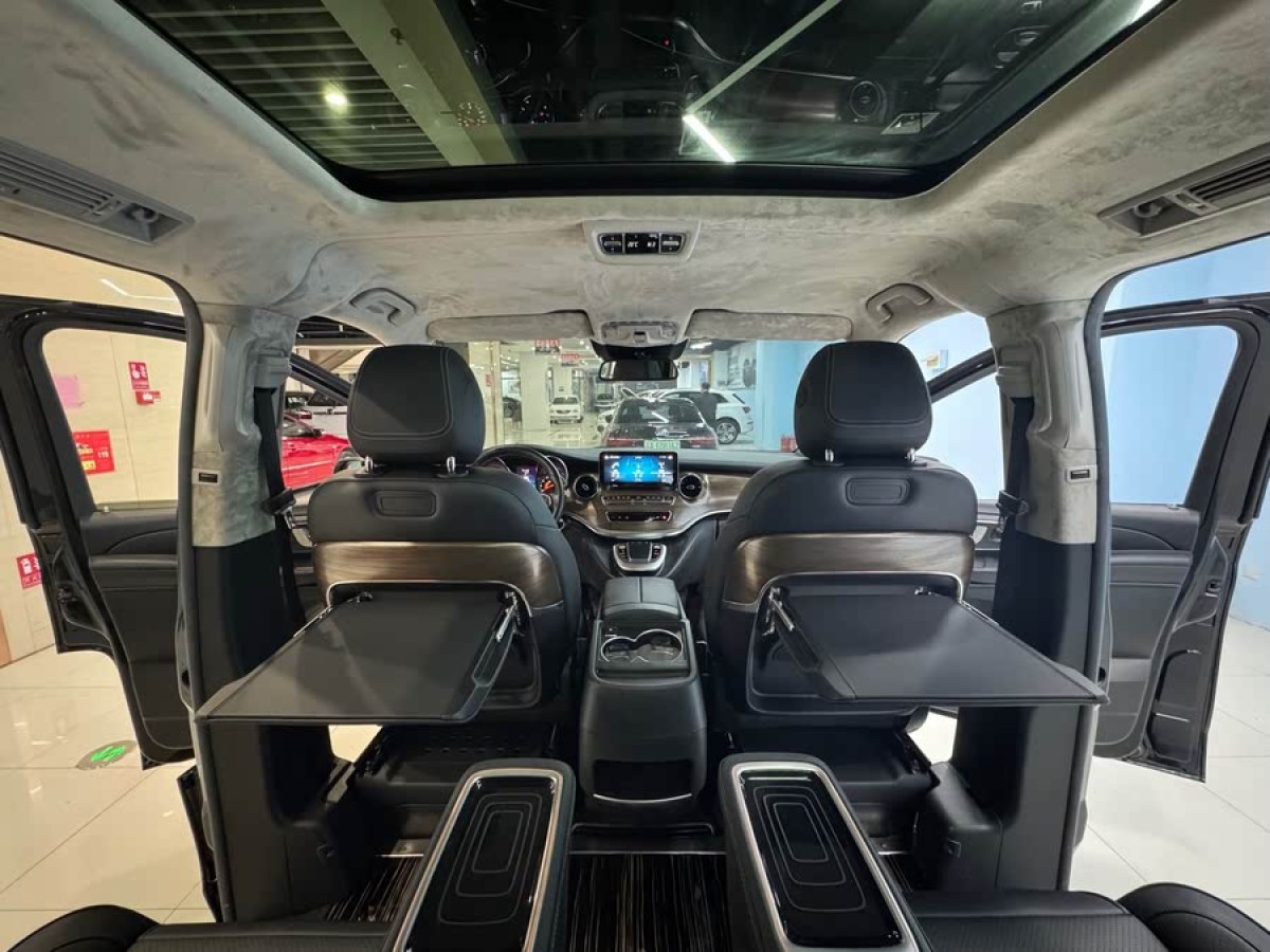 奔馳 V級(jí)  2021款 V 260 L 長(zhǎng)軸距尊貴版圖片