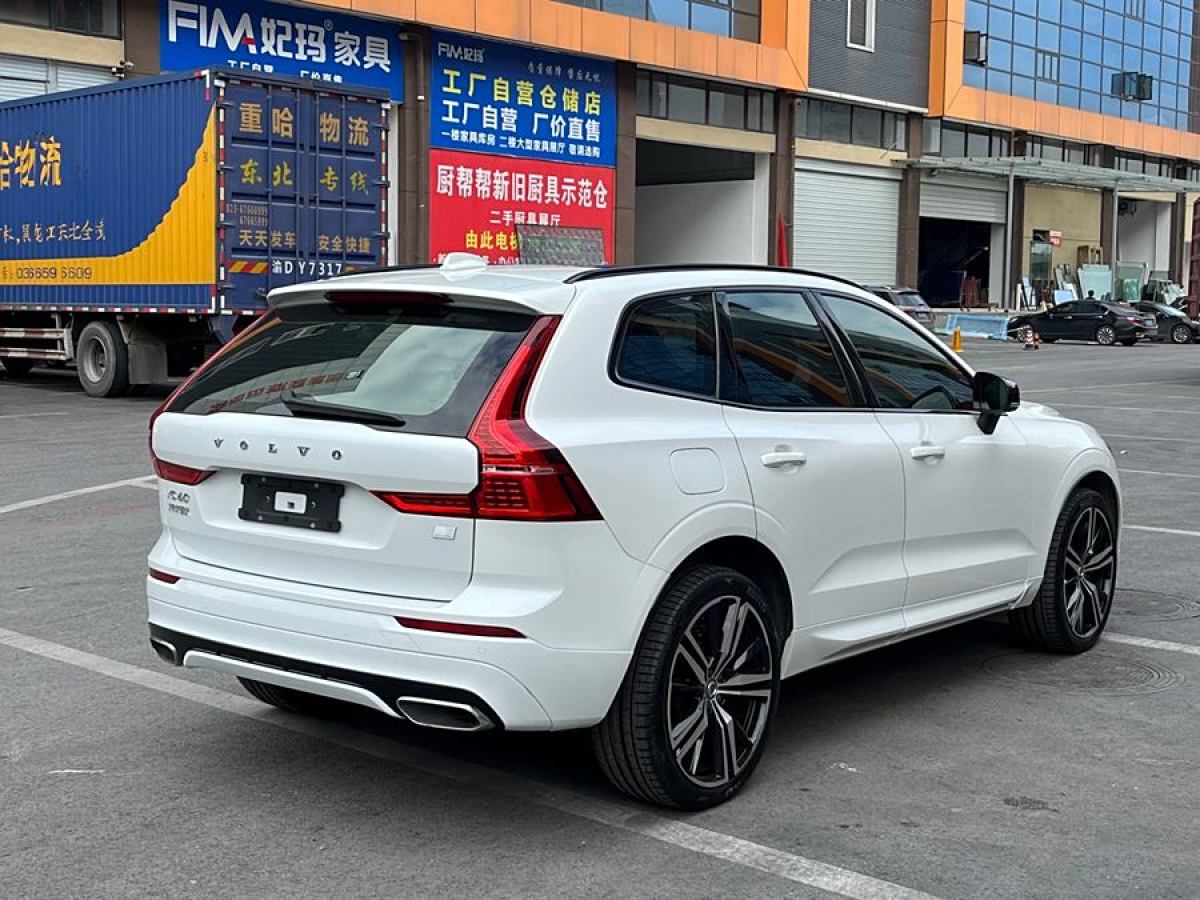 2022年4月沃爾沃 XC60新能源  2022款 T8 插電混動(dòng) 四驅(qū)智遠(yuǎn)運(yùn)動(dòng)版