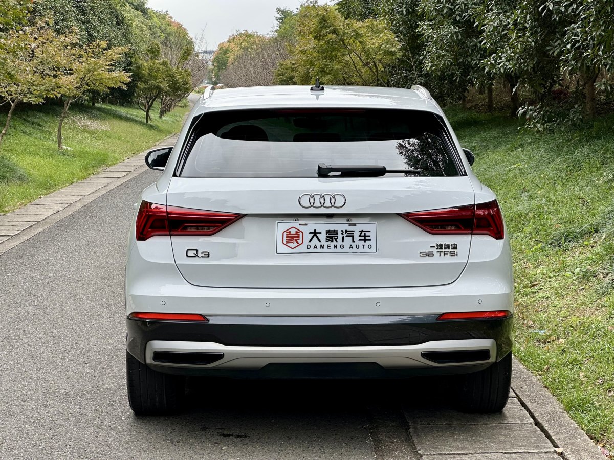 2022年1月奧迪 奧迪Q3  2024款 35 TFSI 時(shí)尚致雅型