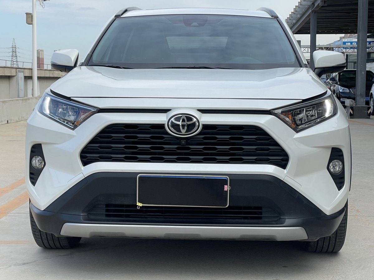 豐田 RAV4  2018款 榮放 2.0L CVT兩驅(qū)風(fēng)尚版圖片