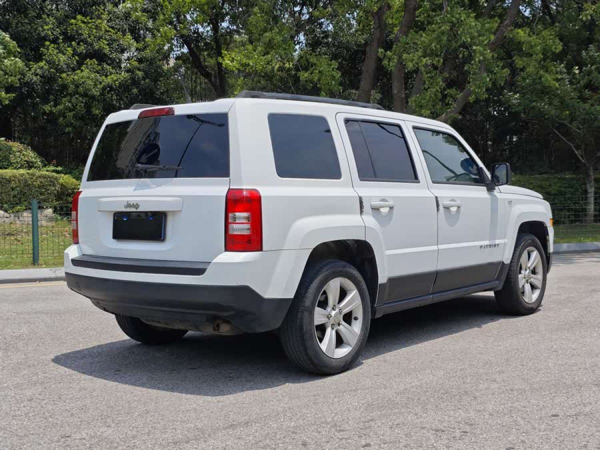 Jeep 自由客  2015款 2.0L 運動版圖片