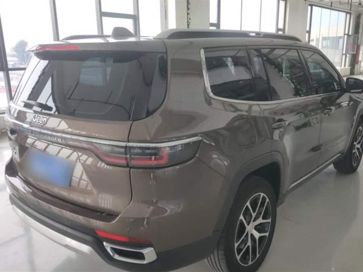 Jeep 大指揮官  2022款 2.0T 四驅(qū)豪華版圖片