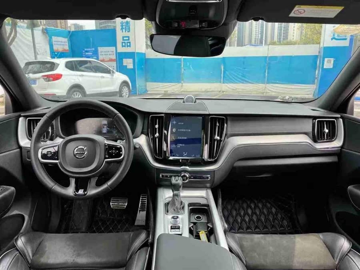 沃爾沃 XC60  2018款 T5 四驅(qū)智雅運(yùn)動版圖片