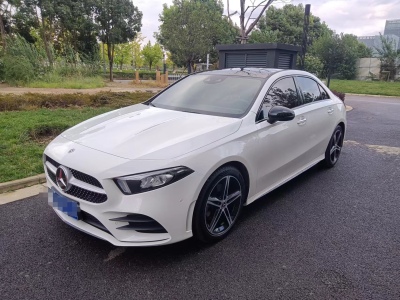 2021年2月 奔馳 奔馳A級 改款 A 220 L 4MATIC 運(yùn)動轎車圖片