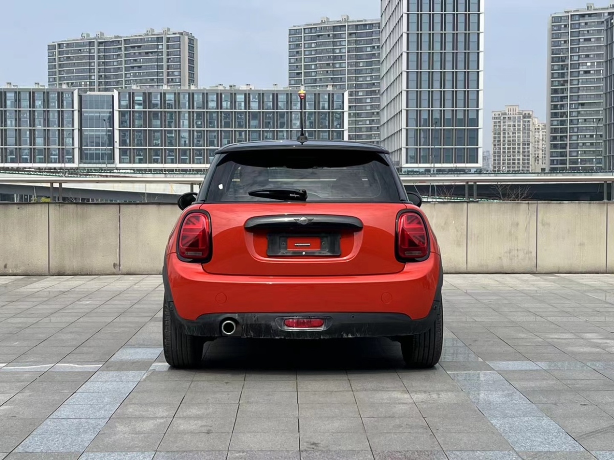 MINI MINI  2025款 1.5T COOPER 經(jīng)典派圖片