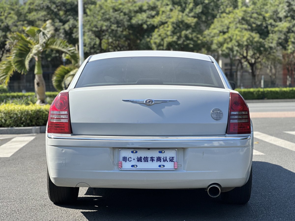 克萊斯勒 300C  2006款 3.5L 豪華領(lǐng)航版圖片