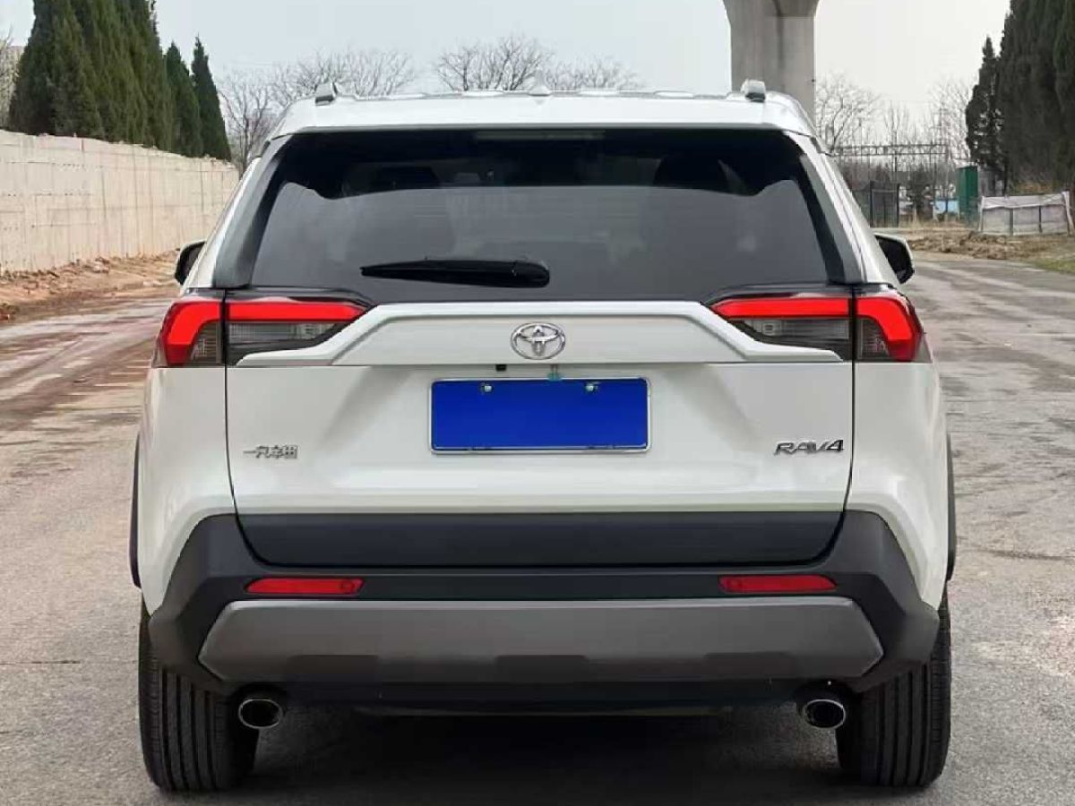 豐田 RAV4榮放  2023款 2.0L CVT兩驅(qū)20周年鉑金紀(jì)念版圖片
