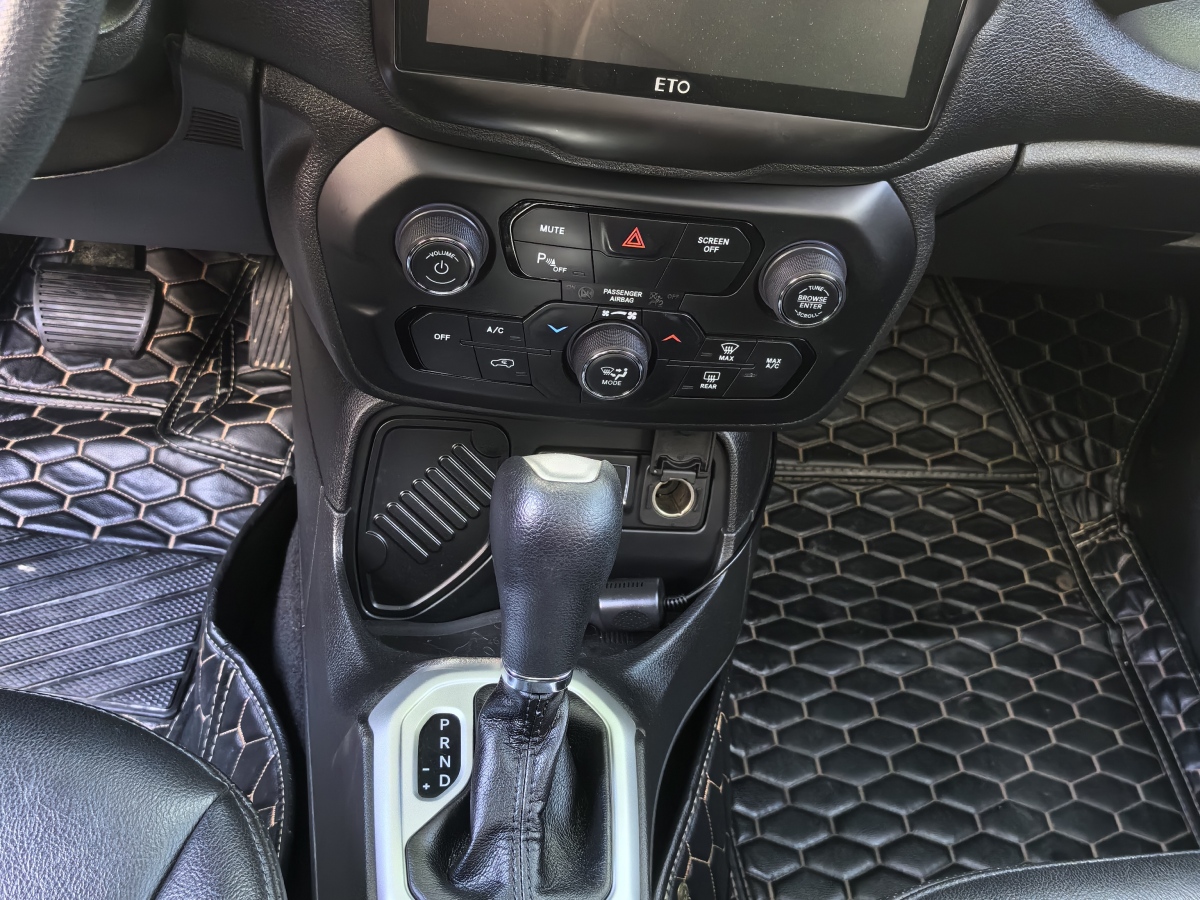 Jeep 自由侠  2021款 220T 自动精英版图片