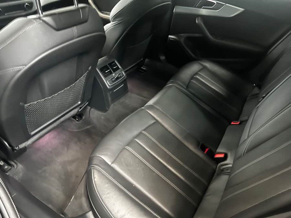 奧迪 奧迪A4L  2022款 40 TFSI 豪華動(dòng)感型圖片