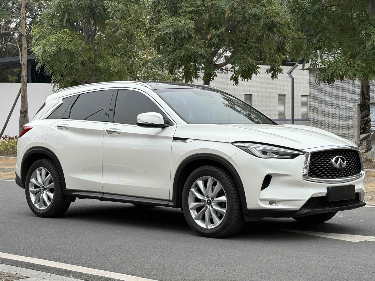 英菲尼迪 QX50  2018款 QX50 2.0T CVT兩驅(qū)時尚版圖片