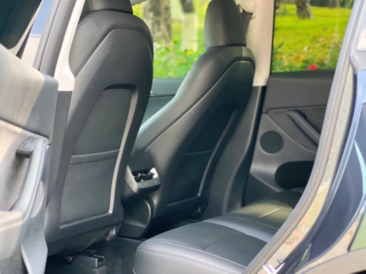 特斯拉 Model Y  2024款 后輪驅(qū)動(dòng)版圖片