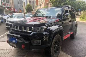 BJ40 北京 2.0T 自動(dòng)四驅(qū)城市獵人版至尊型