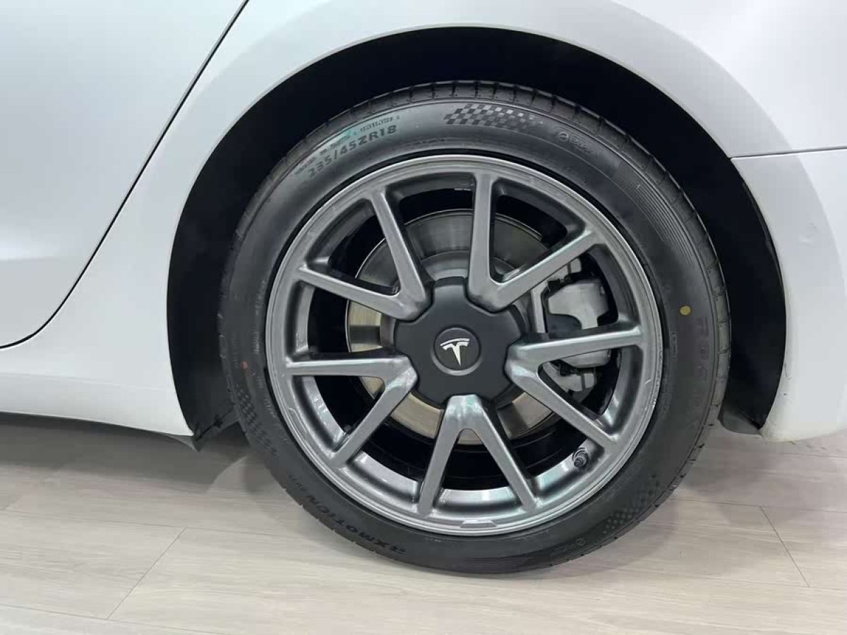 特斯拉 Model 3  2020款 改款 標(biāo)準(zhǔn)續(xù)航后驅(qū)升級(jí)版圖片