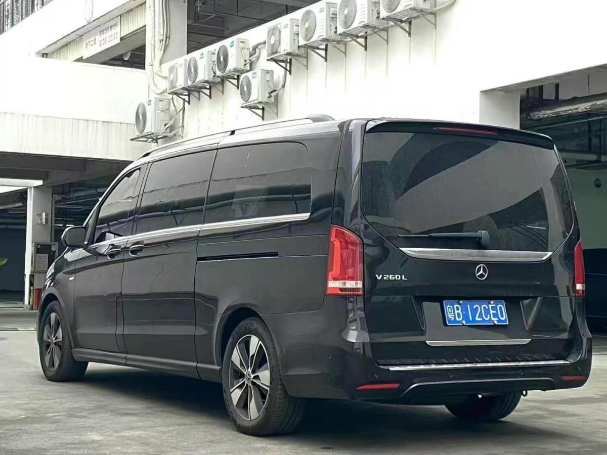 奔馳 V級(jí)  2021款 V 260 L 長(zhǎng)軸距豪華版圖片