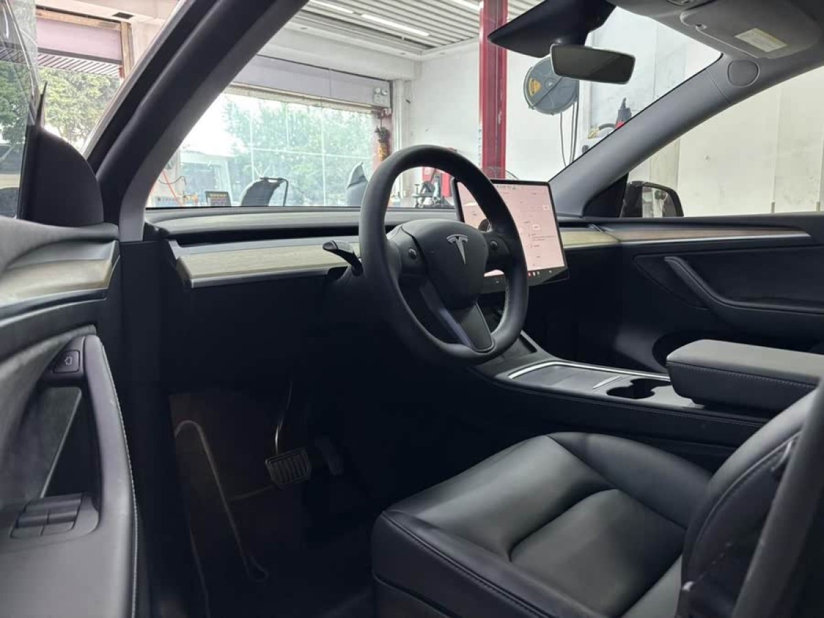 特斯拉 Model Y  2023款 后輪驅(qū)動(dòng)版圖片