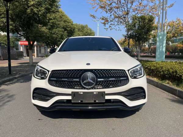 奔驰 奔驰GLC  2021款 改款 GLC 300 4MATIC AMG Line 轿跑SUV