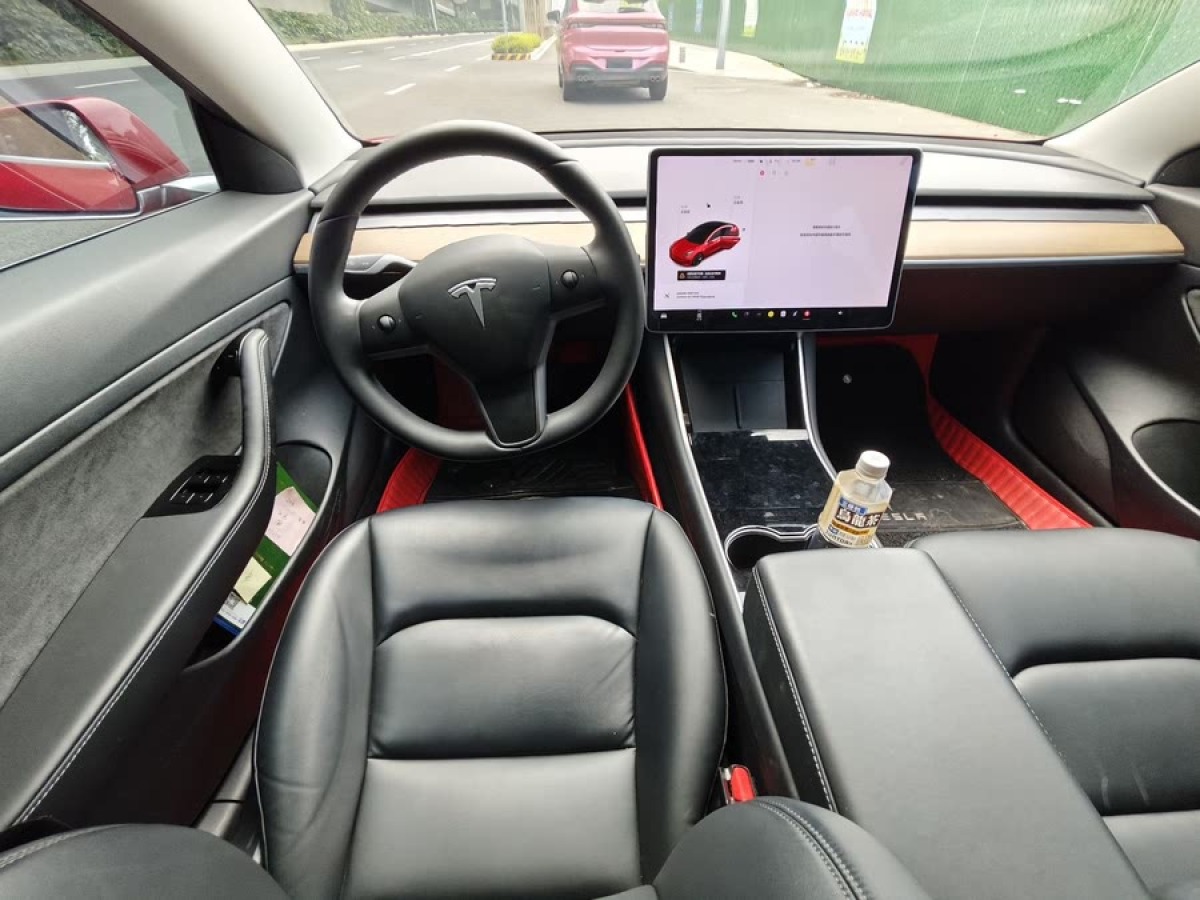 特斯拉 Model 3  2020款 改款 標(biāo)準(zhǔn)續(xù)航后驅(qū)升級版圖片