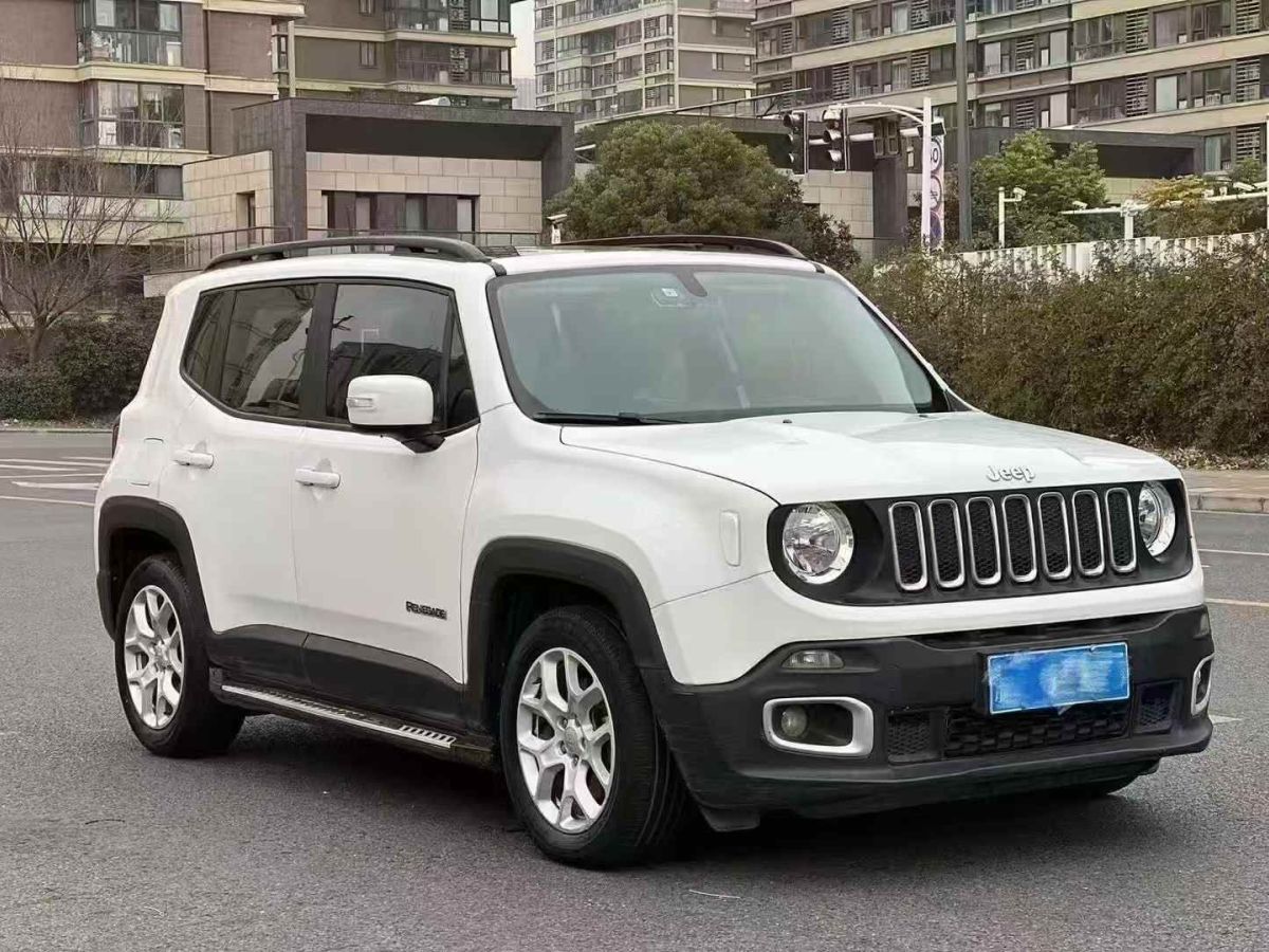 2018年1月Jeep 自由俠  2018款 互聯(lián)大屏版 180T 自動(dòng)動(dòng)能版+