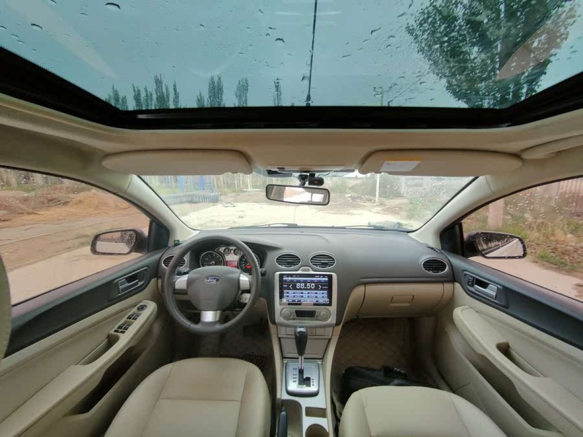 福特 ?？怂? 2013款 兩廂經(jīng)典 1.8L 自動百萬紀念版圖片