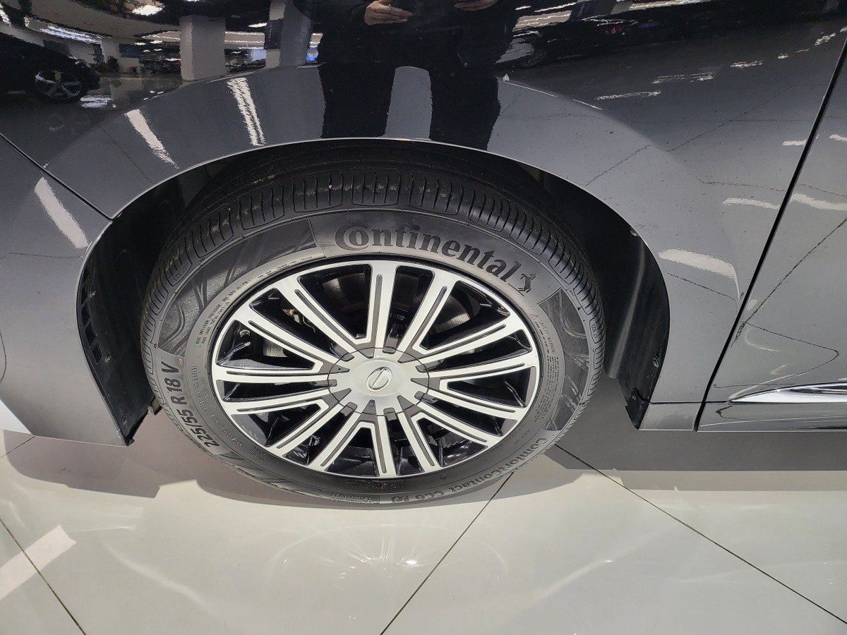 廣汽傳祺 M8  2021款 領(lǐng)秀系列 390T 尊貴福祉版圖片