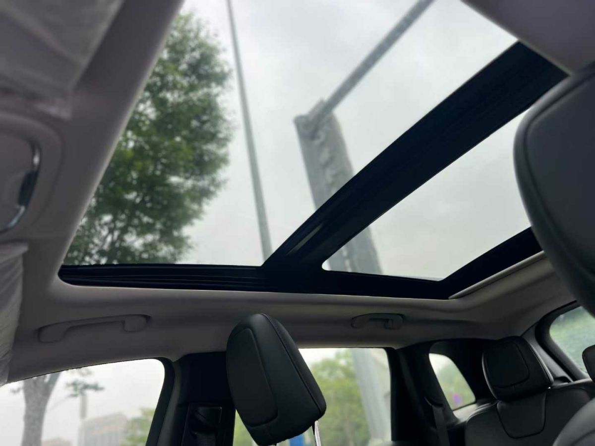 Jeep 自由俠  2018款 互聯(lián)大屏版 180T 自動(dòng)智能版圖片