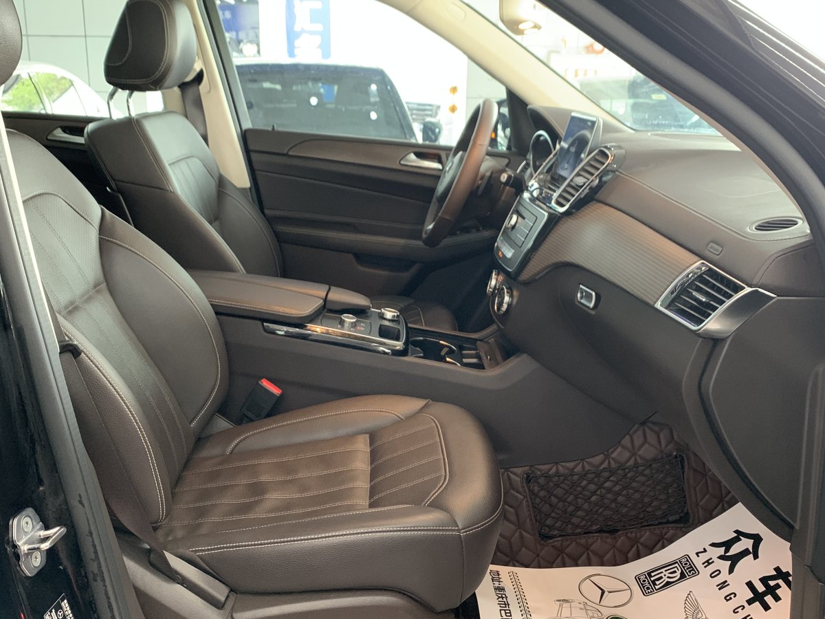 奔驰 奔驰GLE  2018款 GLE 320 4MATIC 豪华型臻藏版图片