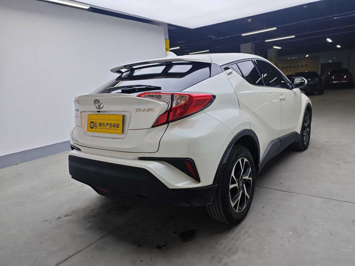 豐田 C-HR  2020款 2.0L 領(lǐng)先版圖片