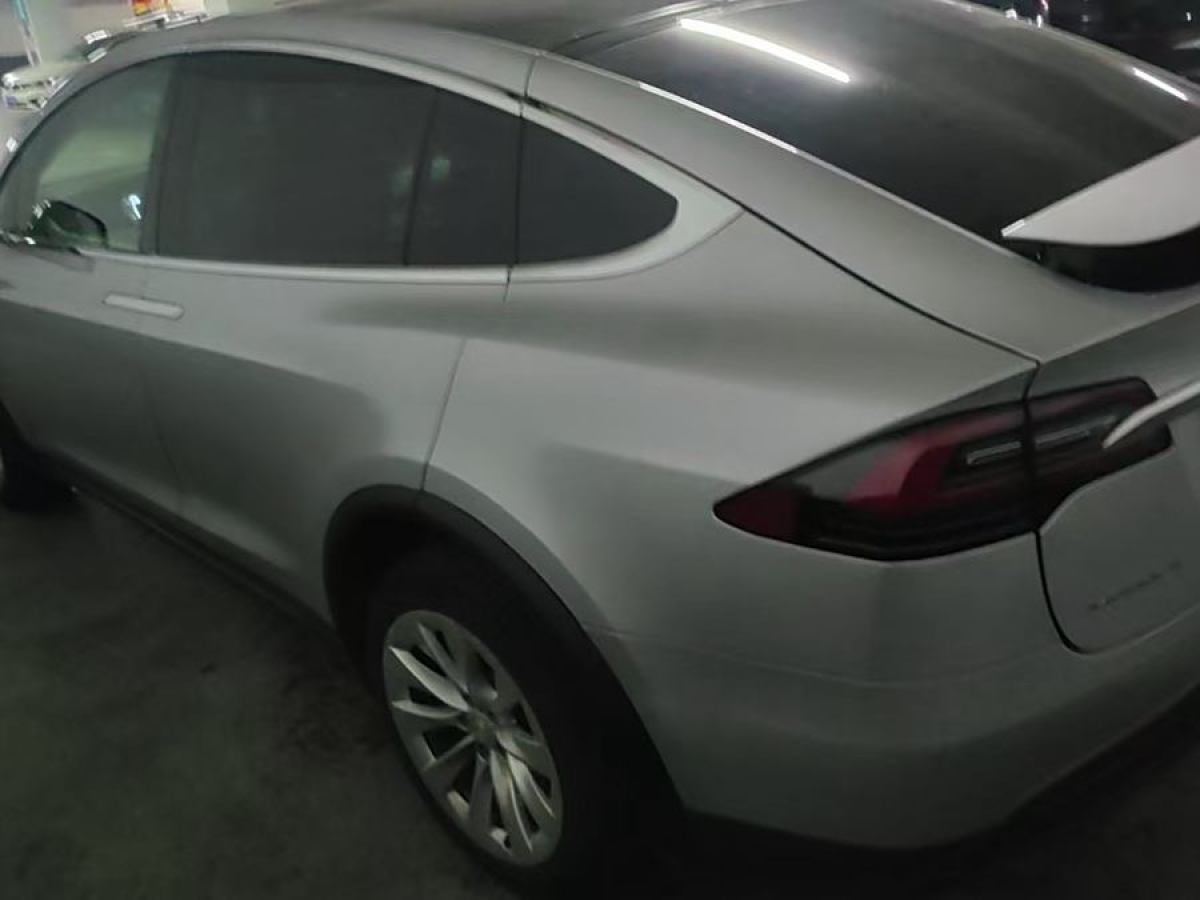 特斯拉 Model X  2016款 Model X 90D圖片