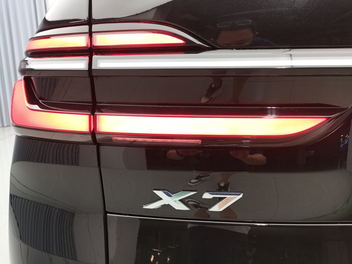 寶馬 寶馬X7  2023款 xDrive40i 領(lǐng)先型豪華套裝圖片