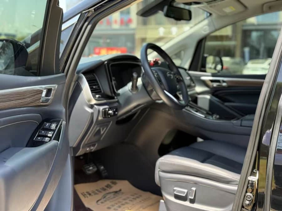 廣汽傳祺 M8  2021款 領(lǐng)秀系列 390T 尊貴版圖片