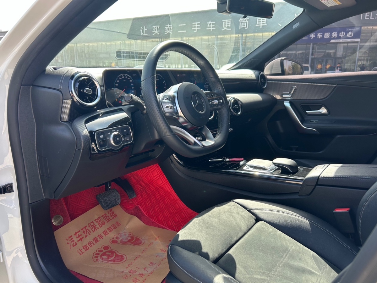 奔驰 奔驰A级  2019款 A 200 L 运动轿车图片
