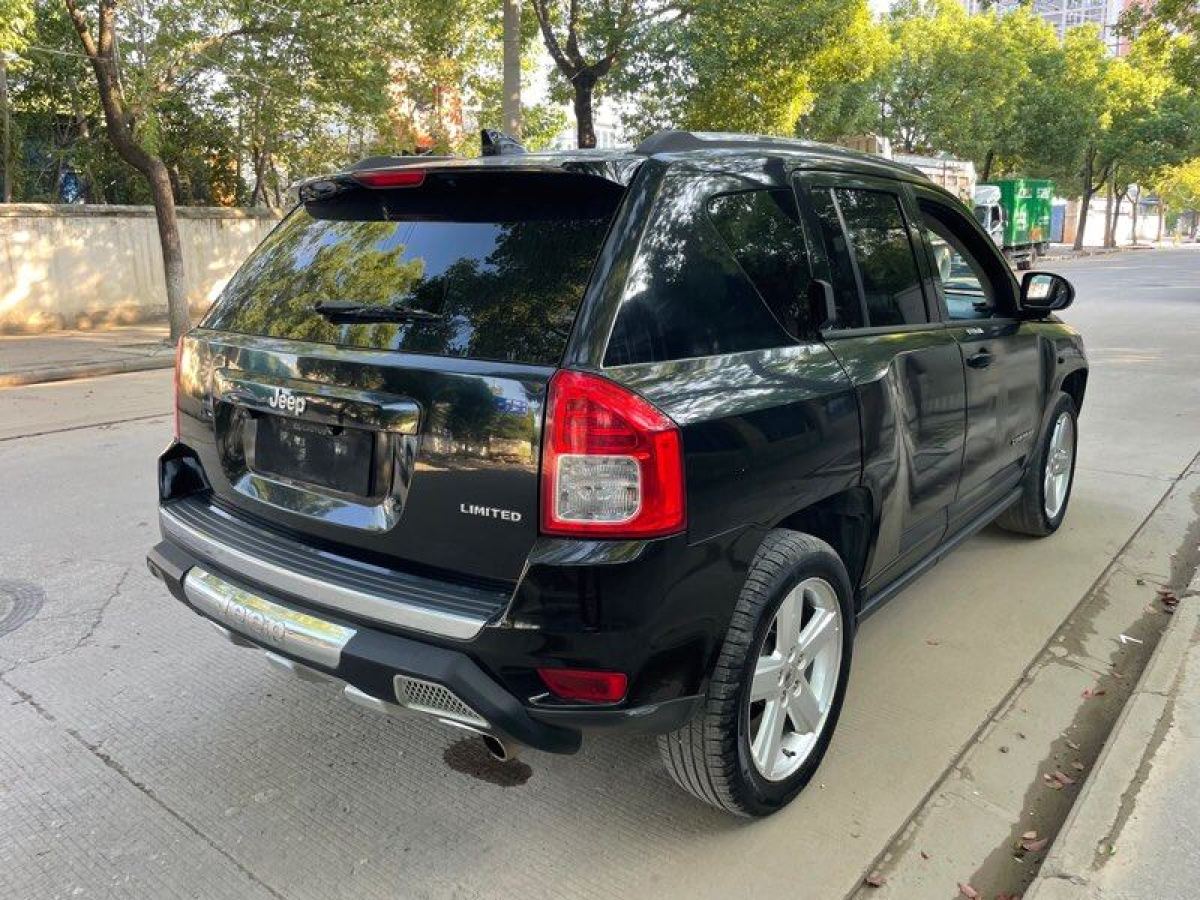 Jeep 指南者  2012款 2.4L 四驅(qū)豪華版圖片