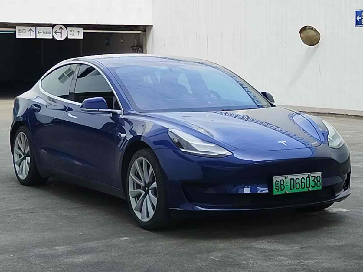 特斯拉 Model 3  2019款 標(biāo)準(zhǔn)續(xù)航后驅(qū)升級(jí)版圖片