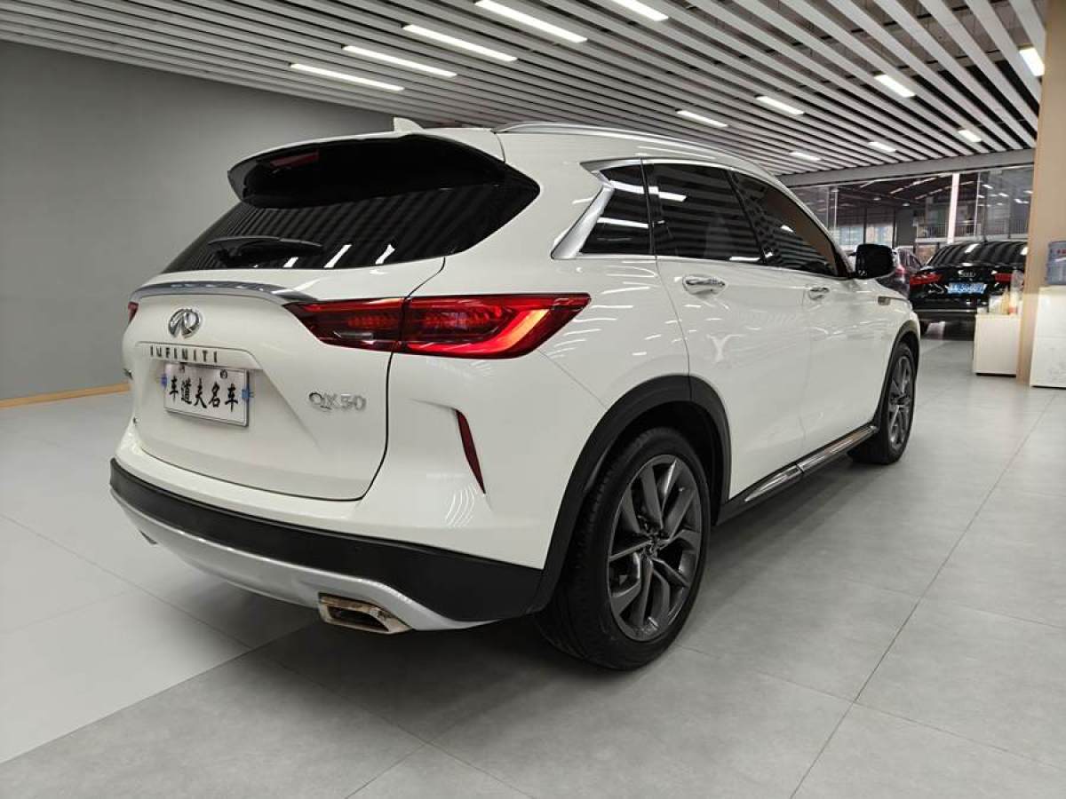 英菲尼迪 QX50  2022款 2.0T 四驅(qū)領(lǐng)航版圖片