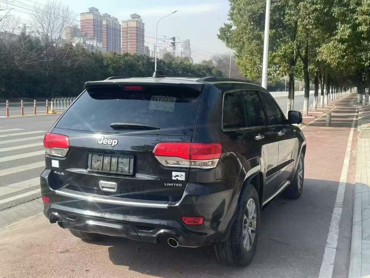 Jeep 大切諾基  2015款 3.0L 精英導(dǎo)航版圖片