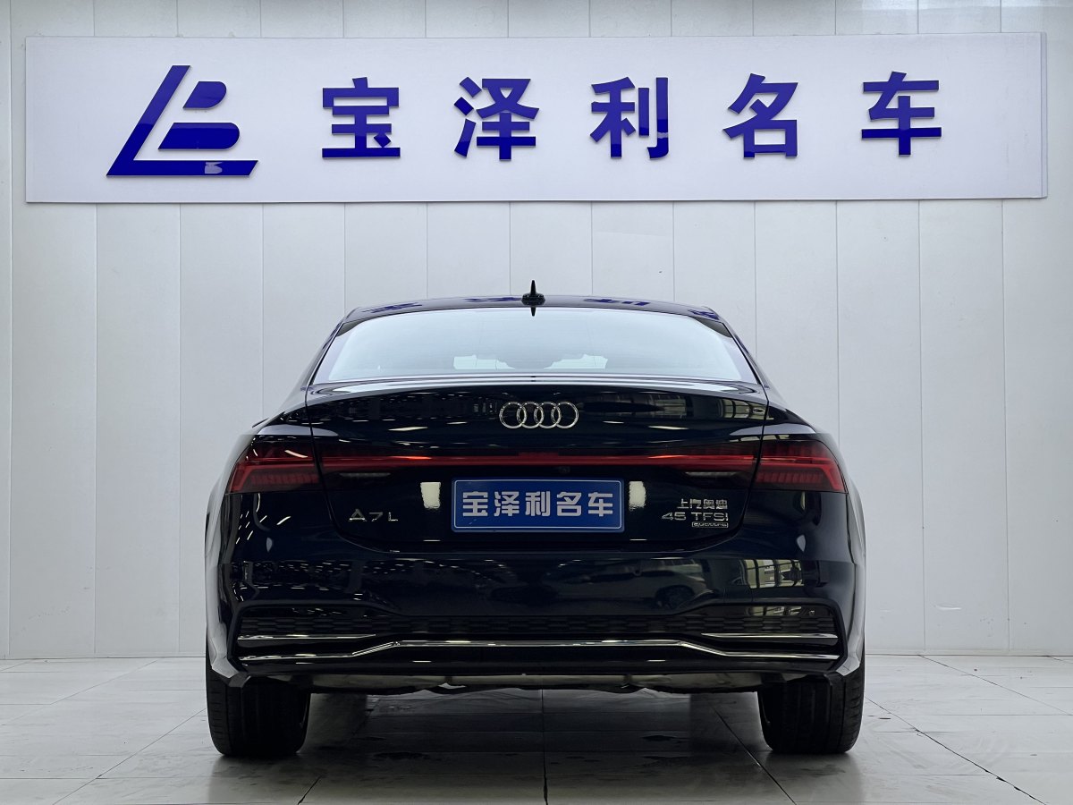 奧迪 奧迪A7L  2024款 45TFSI quattro S-line 見遠(yuǎn)型 流晶套裝圖片