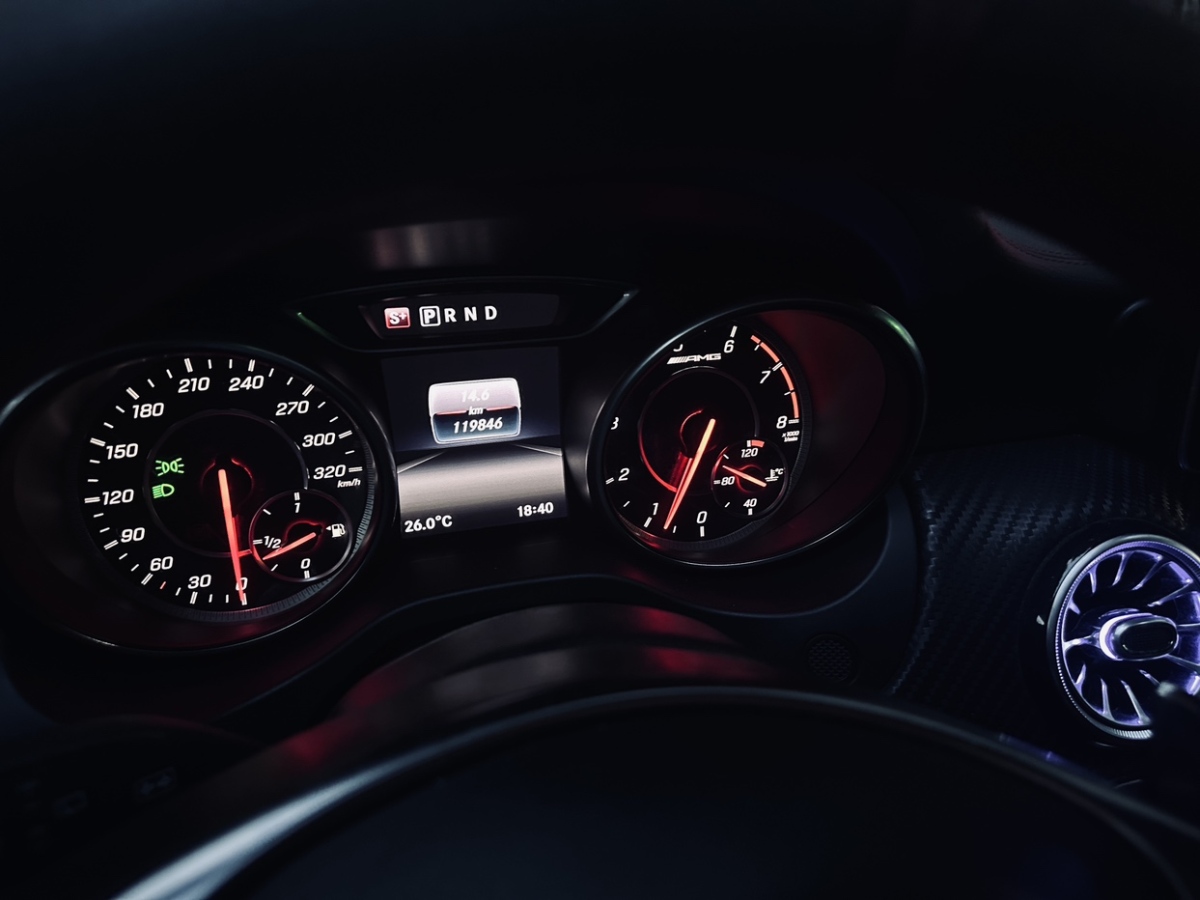 奔驰 奔驰A级AMG  2017款 AMG A 45 4MATIC 暗夜雷霆限量版图片