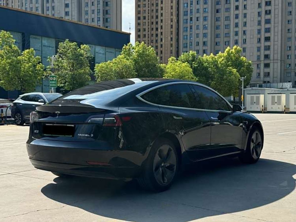 特斯拉 Model Y  2020款 改款 標(biāo)準(zhǔn)續(xù)航后驅(qū)升級版圖片