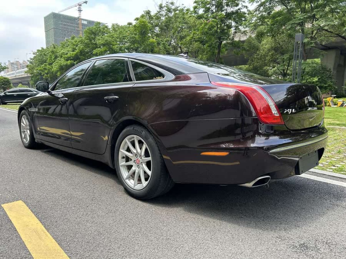 捷豹 XJ  2014款 XJL 2.0T 兩驅(qū)全景商務(wù)版圖片