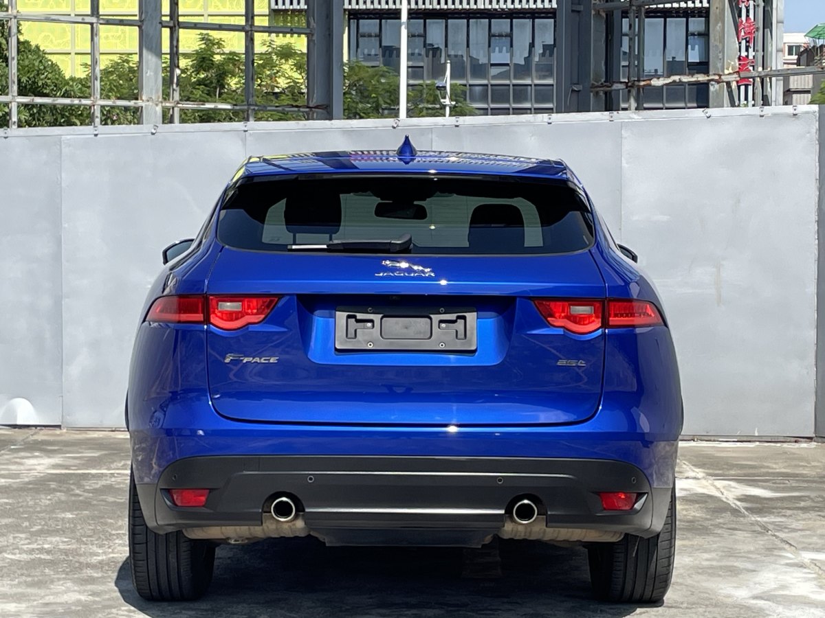 捷豹 F-PACE  2018款 2.0T 兩驅(qū)都市尊享版圖片