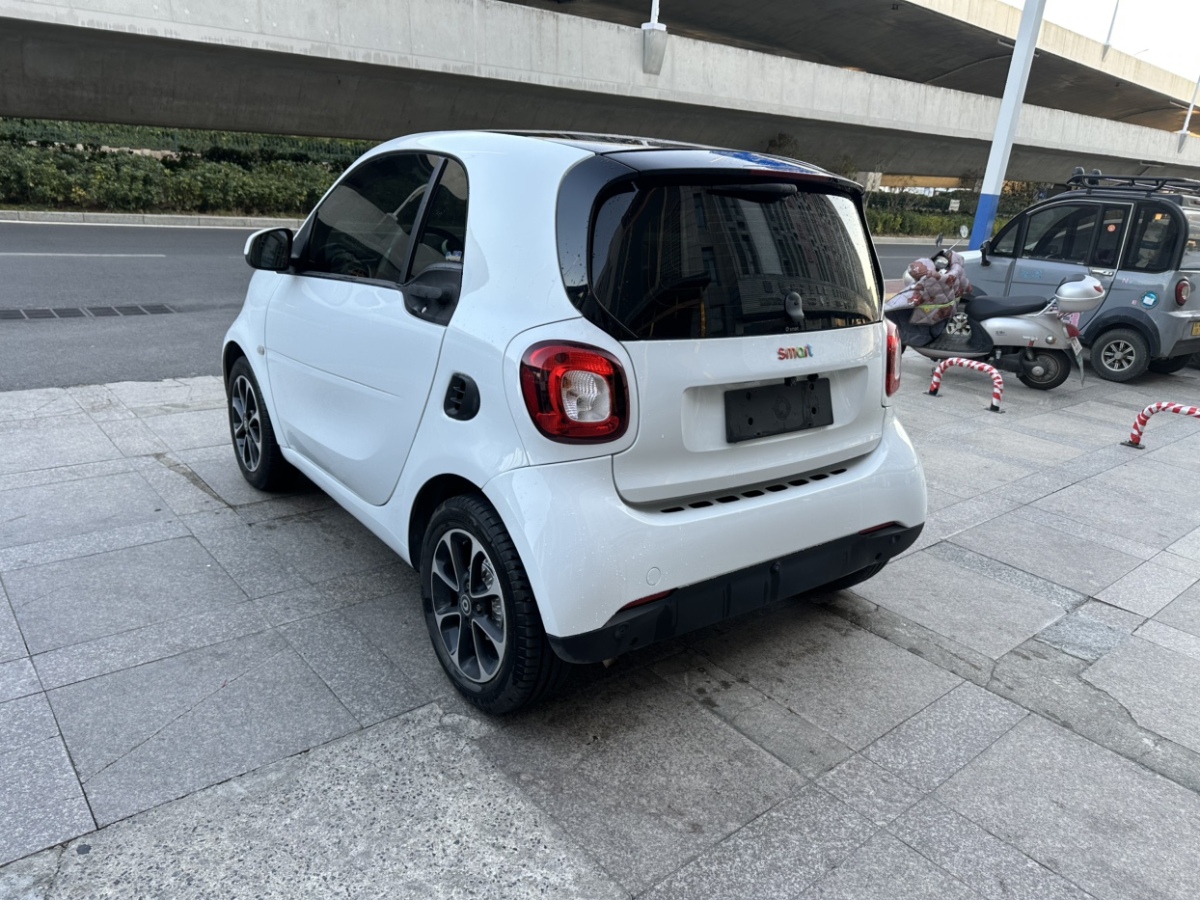 smart fortwo  2017款 1.0L 52千瓦魅藍特別版圖片