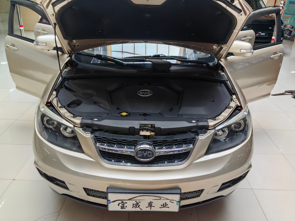 比亞迪 S6  2014款 2.0L 手動尊貴型 5座圖片