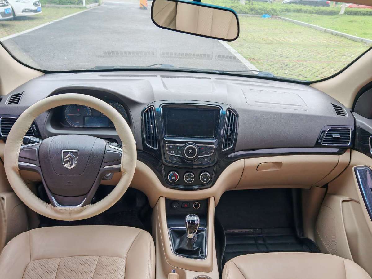 寶駿 730  2014款 1.5L 手動標(biāo)準(zhǔn)型 7座圖片